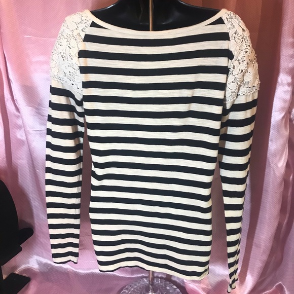 💵🤑💥 3/$15 Ann Taylor long sleeve shirt - Picture 2 of 8